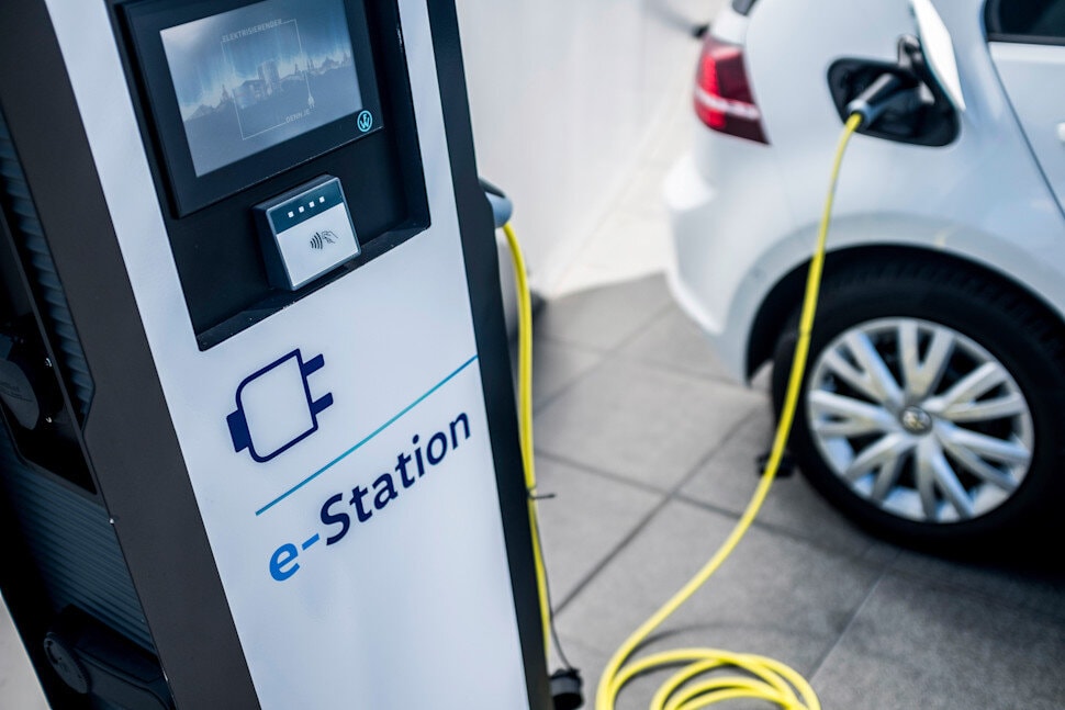 Doorbraak in elektrische autorijden: Nieuwe batterij verdubbelt actieradius en levensduur