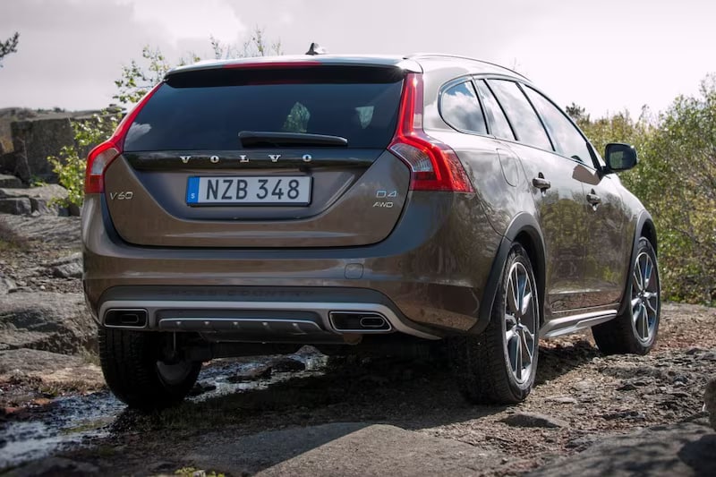 Volvo V60 Cross Country image