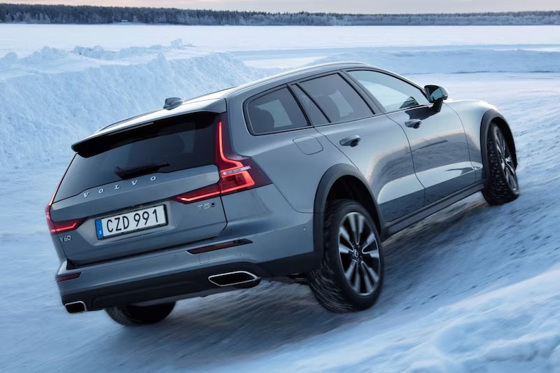 Volvo V60 Cross Country image