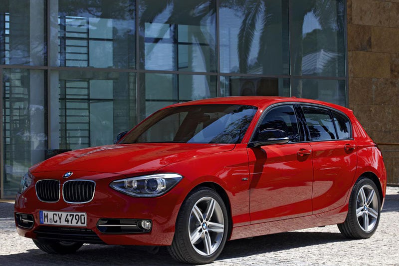 bmw-1-serie-2015-rood-zijaanzicht