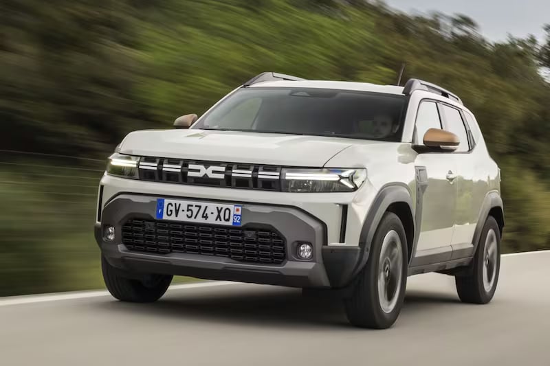 dacia-duster-2025-wit-zijaanzicht