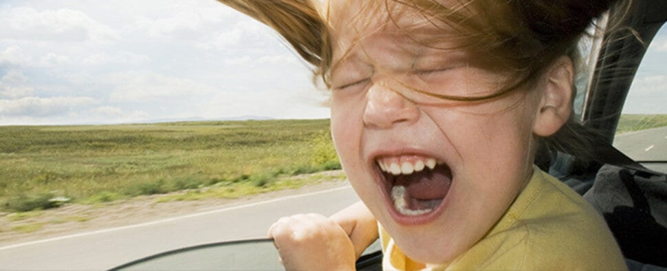 Geen airco in je auto? Zo houd je je hoofd koel!