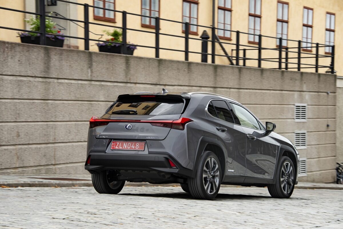 Lexus UX 250h