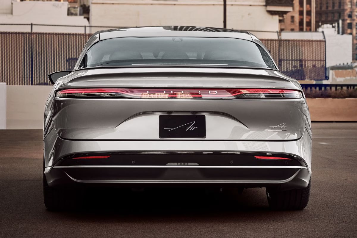 Een elektrische auto opladen in het buitenland